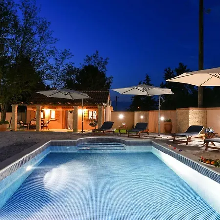 Green Oasis Villa *