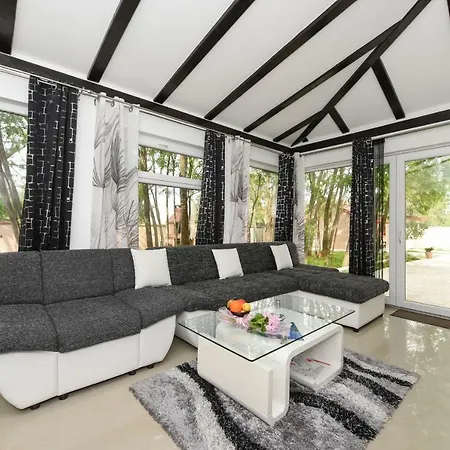 Green Oasis Villa