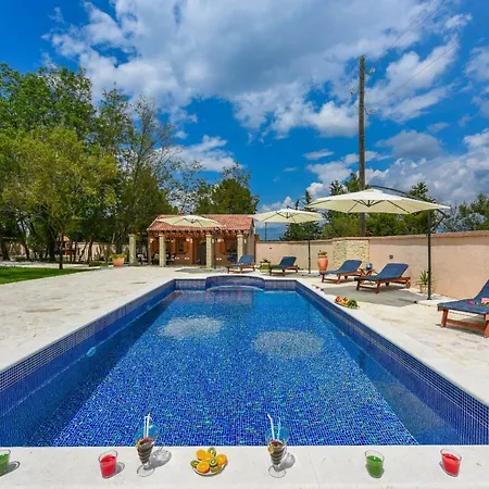 Green Oasis Villa *