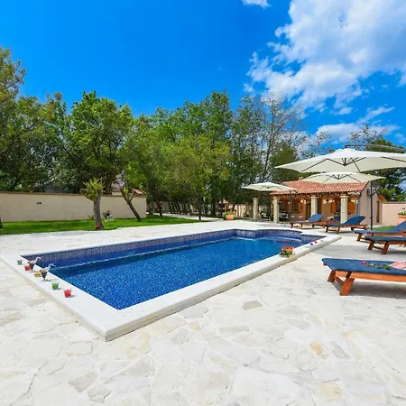 Green Oasis Villa