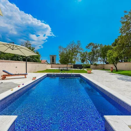 Villa Green Oasis *