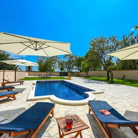 Green Oasis Villa
